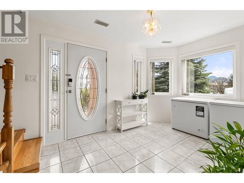 1531 Lawrence Avenue, Kelowna, BC - Indoor