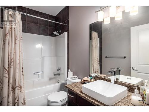 1884 Rosealee Lane, West Kelowna, BC - Indoor Photo Showing Bathroom