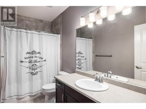 1884 Rosealee Lane, West Kelowna, BC - Indoor Photo Showing Bathroom