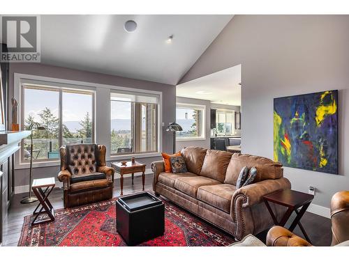 1884 Rosealee Lane, West Kelowna, BC - Indoor Photo Showing Living Room