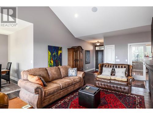 1884 Rosealee Lane, West Kelowna, BC - Indoor Photo Showing Living Room