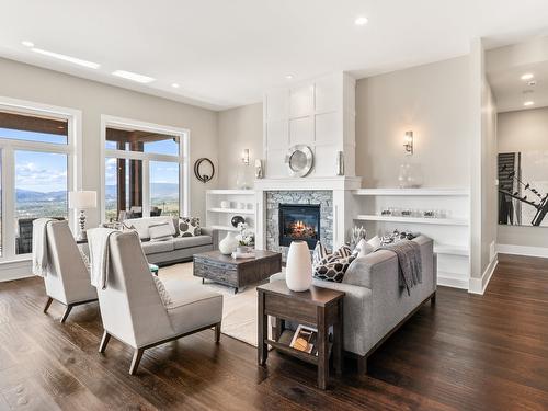 936 Lamont Lane, Kelowna, BC - Indoor Photo Showing Living Room With Fireplace