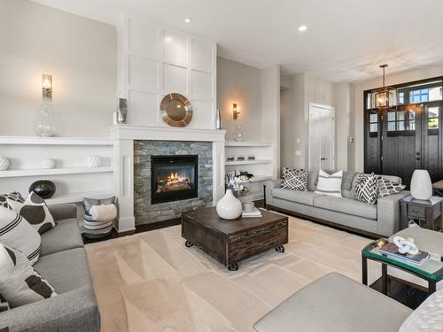 936 Lamont Lane, Kelowna, BC - Indoor Photo Showing Living Room With Fireplace