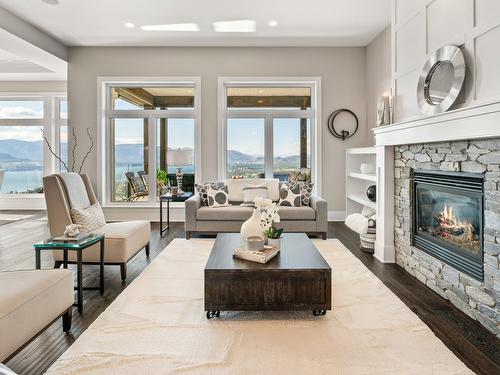 936 Lamont Lane, Kelowna, BC - Indoor Photo Showing Living Room With Fireplace