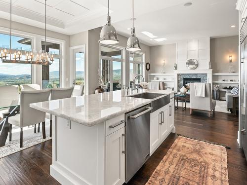 936 Lamont Lane, Kelowna, BC - Indoor Photo Showing Kitchen With Fireplace With Upgraded Kitchen