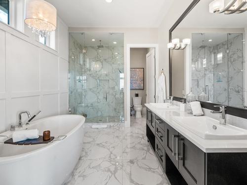 936 Lamont Lane, Kelowna, BC - Indoor Photo Showing Bathroom