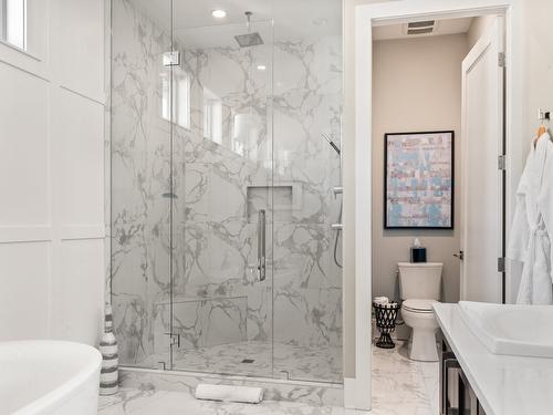 936 Lamont Lane, Kelowna, BC - Indoor Photo Showing Bathroom