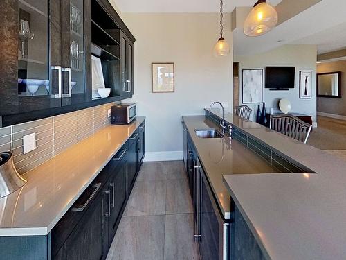 936 Lamont Lane, Kelowna, BC - Indoor Photo Showing Kitchen