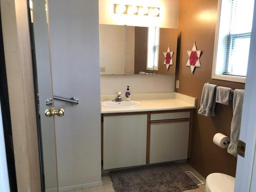 103-2806 35 Street, Vernon, BC - Indoor Photo Showing Bathroom