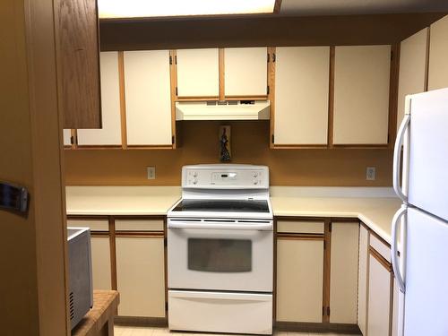 103-2806 35 Street, Vernon, BC - Indoor Photo Showing Kitchen