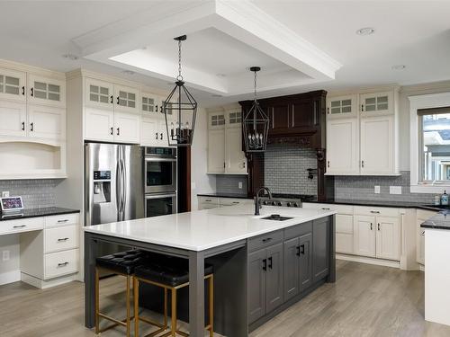 5330 Ptarmigan Street, Kelowna, BC - Indoor Photo Showing Kitchen With Upgraded Kitchen