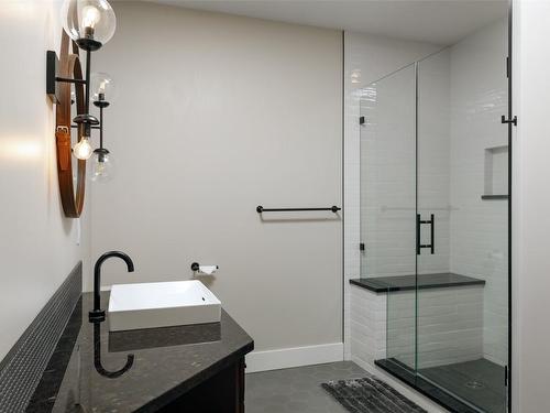 5330 Ptarmigan Street, Kelowna, BC - Indoor Photo Showing Bathroom