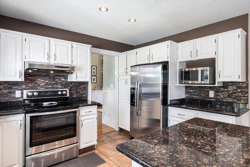 480 Curlew Drive, Kelowna, BC - Indoor Photo Showing Kitchen