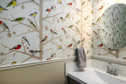 480 Curlew Drive, Kelowna, BC - Indoor Photo Showing Bathroom