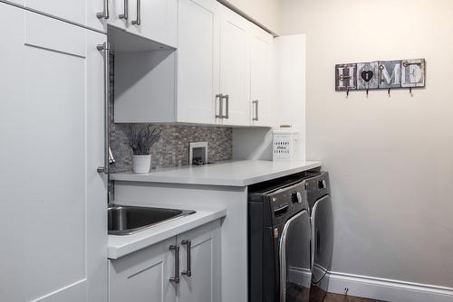 480 Curlew Drive, Kelowna, BC - Indoor Photo Showing Laundry Room