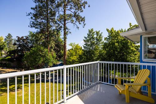 480 Curlew Drive, Kelowna, BC - Outdoor With Exterior