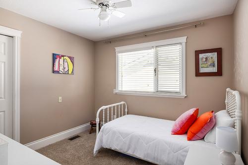 480 Curlew Drive, Kelowna, BC - Indoor Photo Showing Bedroom