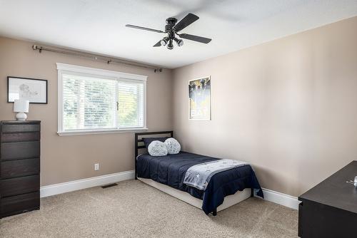 480 Curlew Drive, Kelowna, BC - Indoor Photo Showing Bedroom