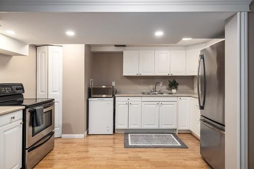 480 Curlew Drive, Kelowna, BC - Indoor Photo Showing Kitchen With Double Sink