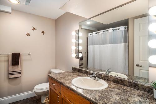 480 Curlew Drive, Kelowna, BC - Indoor Photo Showing Bathroom