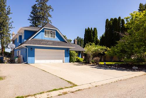 480 Curlew Drive, Kelowna, BC - Outdoor With Facade