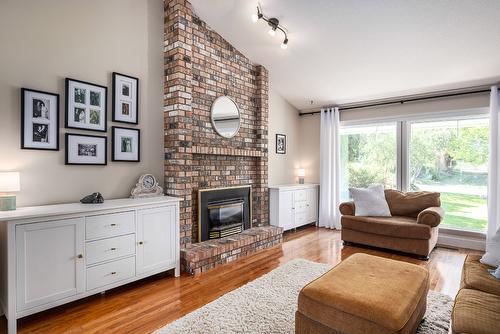 480 Curlew Drive, Kelowna, BC - Indoor Photo Showing Living Room With Fireplace