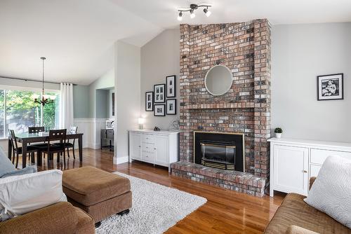 480 Curlew Drive, Kelowna, BC - Indoor Photo Showing Living Room With Fireplace