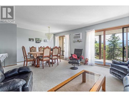 489 Highway 33 W Unit# 301, Kelowna, BC - Indoor Photo Showing Living Room