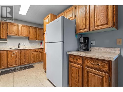 489 Highway 33 W Unit# 301, Kelowna, BC - Indoor Photo Showing Kitchen