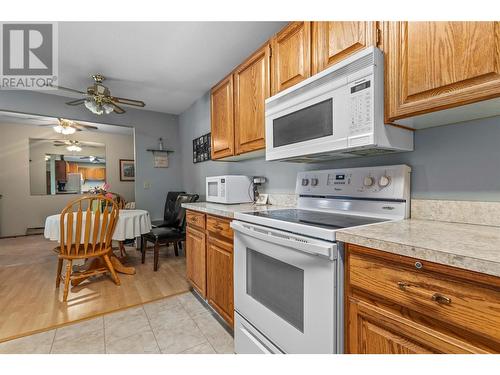 489 Highway 33 W Unit# 301, Kelowna, BC - Indoor Photo Showing Kitchen