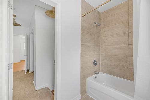 645 Francis Road, Burlington, ON - Indoor Photo Showing Bathroom