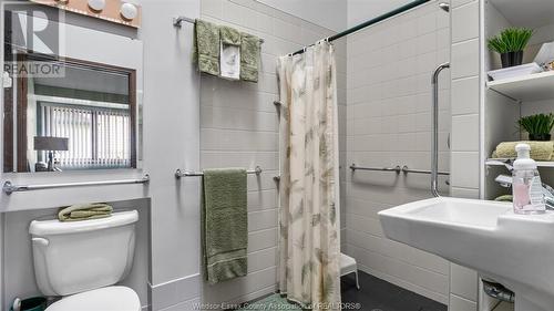 1467 Guildwood Crescent, Lasalle, ON - Indoor Photo Showing Bathroom