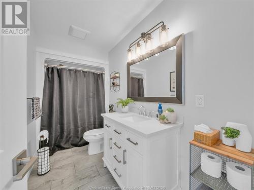 2307 Cadillac, Windsor, ON - Indoor Photo Showing Bathroom