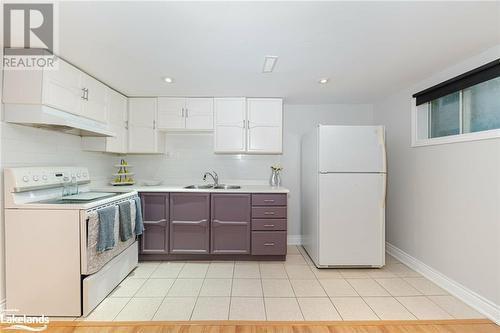 39 Edwin Drive, Brampton, ON - Indoor Photo Showing Kitchen With Double Sink