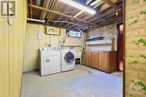 2500 Roman Avenue, Ottawa, ON - Indoor Photo Showing Laundry Room