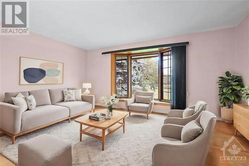 2500 Roman Avenue, Ottawa, ON - Indoor Photo Showing Living Room