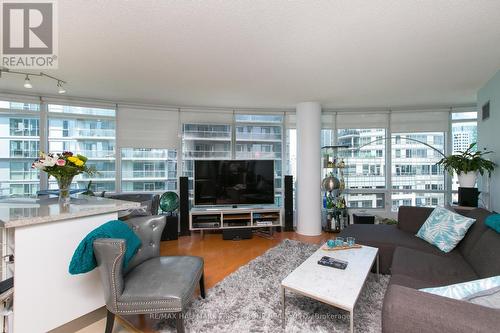 2610 - 373 Front Street, Toronto, ON - Indoor Photo Showing Living Room