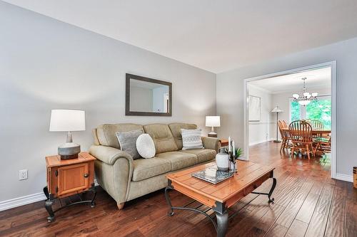 2321 Homer Drive, Burlington, ON - Indoor Photo Showing Living Room