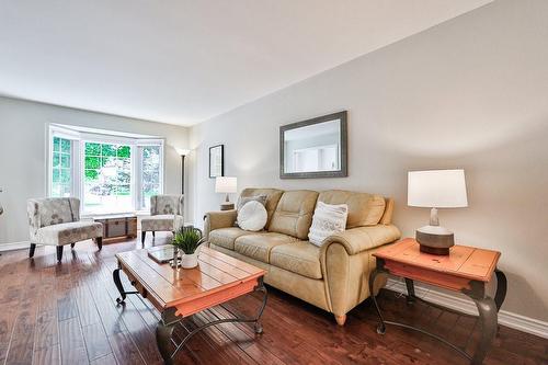 2321 Homer Drive, Burlington, ON - Indoor Photo Showing Living Room