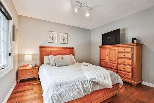 2321 Homer Drive, Burlington, ON - Indoor Photo Showing Bedroom