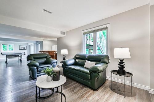 2321 Homer Drive, Burlington, ON - Indoor Photo Showing Living Room