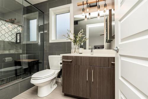 19 Burning Glass Road, Winnipeg, MB - Indoor Photo Showing Bathroom