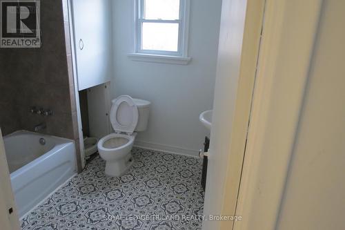 1223 Sunningdale Road E, London, ON - Indoor Photo Showing Bathroom