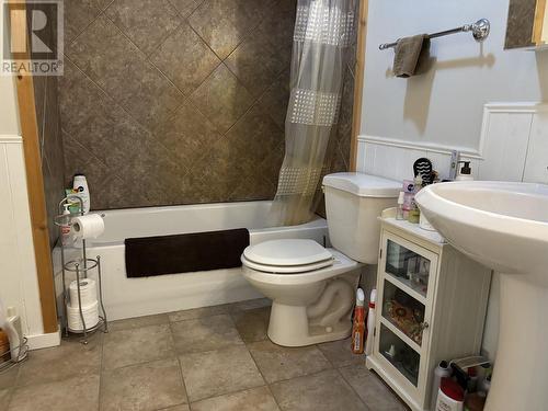 1340 Kallyn Road, Williams Lake, BC - Indoor Photo Showing Bathroom