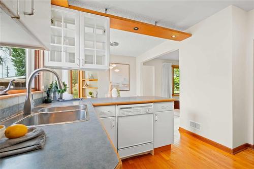 702 Oxford Street, Winnipeg, MB - Indoor Photo Showing Kitchen With Double Sink