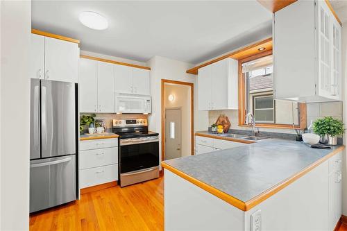 702 Oxford Street, Winnipeg, MB - Indoor Photo Showing Kitchen With Double Sink