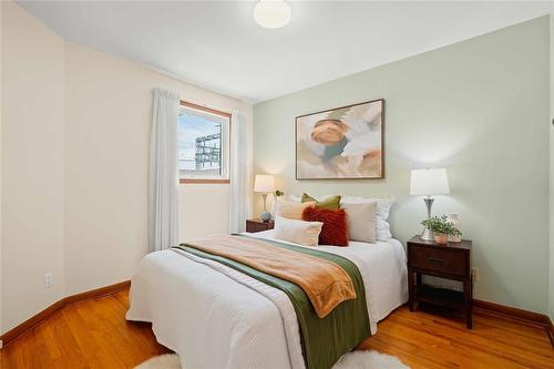 702 Oxford Street, Winnipeg, MB - Indoor Photo Showing Bedroom