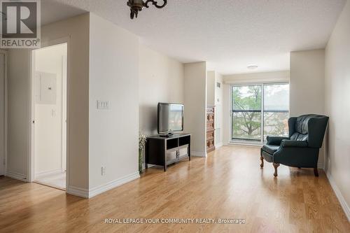 209 - 18 Harding Boulevard, Richmond Hill, ON - Indoor