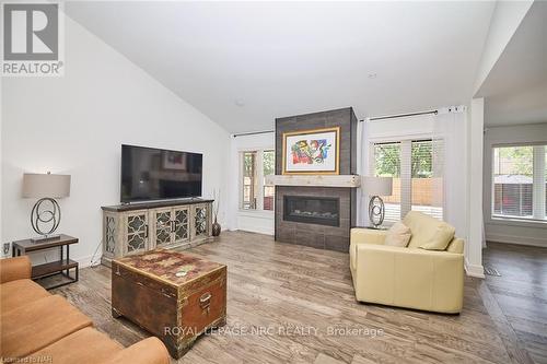 8868 Sodom Road, Niagara Falls, ON - Indoor Photo Showing Living Room With Fireplace