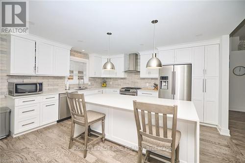 8868 Sodom Road, Niagara Falls, ON - Indoor Photo Showing Kitchen With Upgraded Kitchen